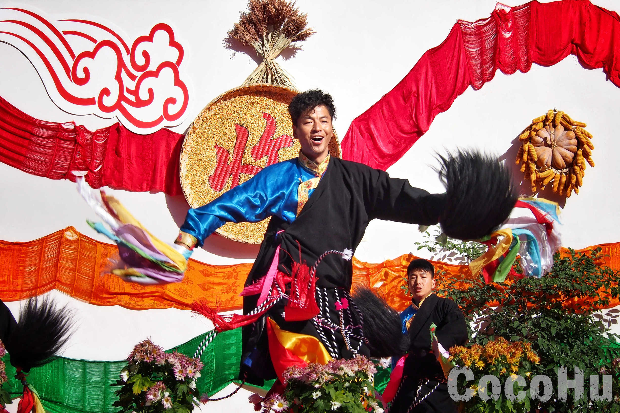 欢歌热舞美食美酒亲历云南维西丰收节