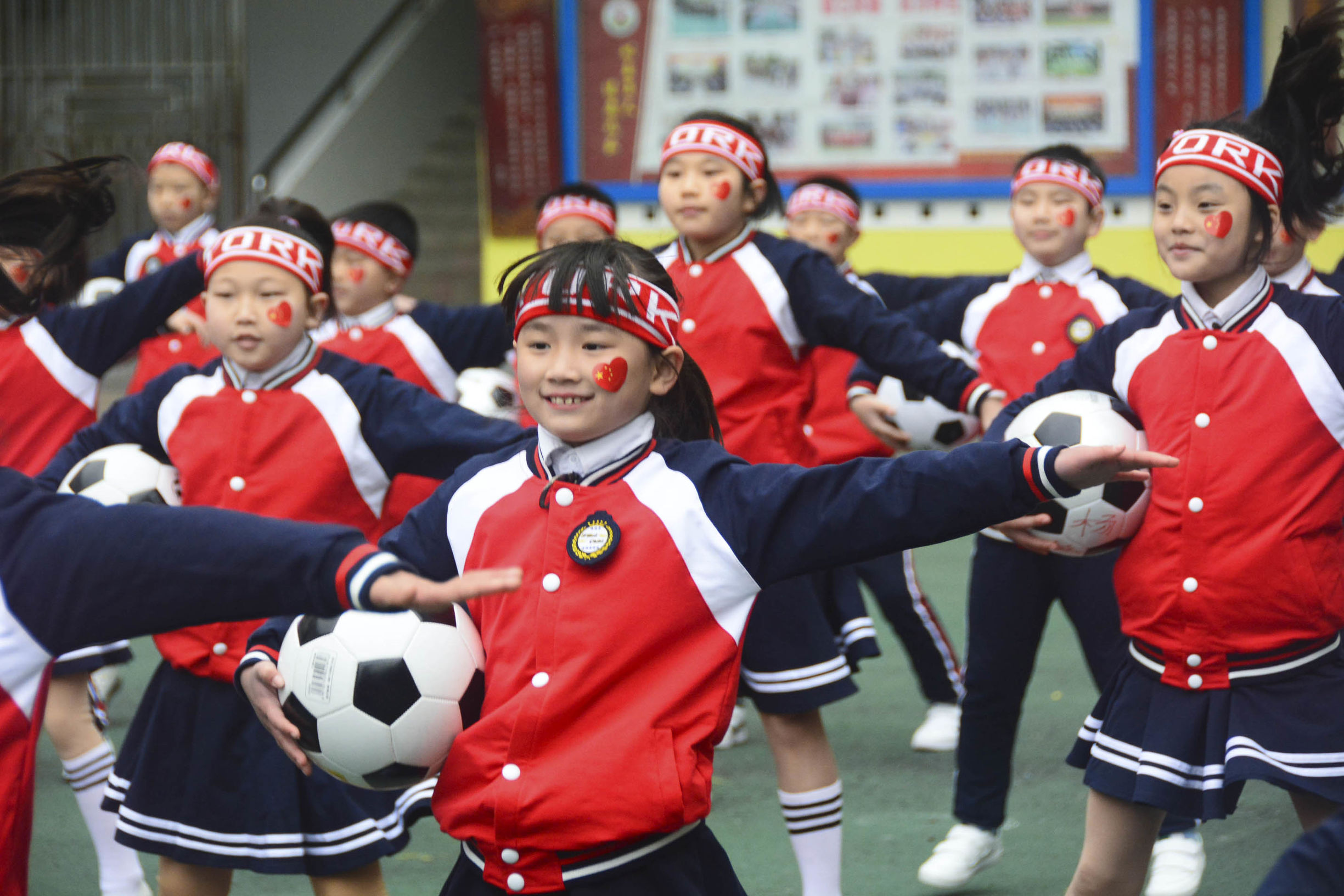 红山区第17小学足球啦啦操,三小校运会啦啦操