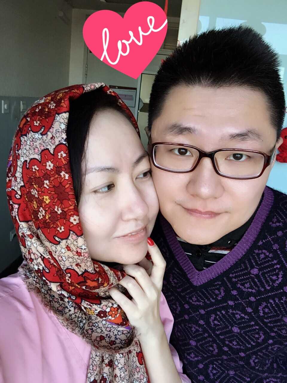 在爱人臂弯先行，窗外小雨滴滴答答，最后的日子也能如此精彩