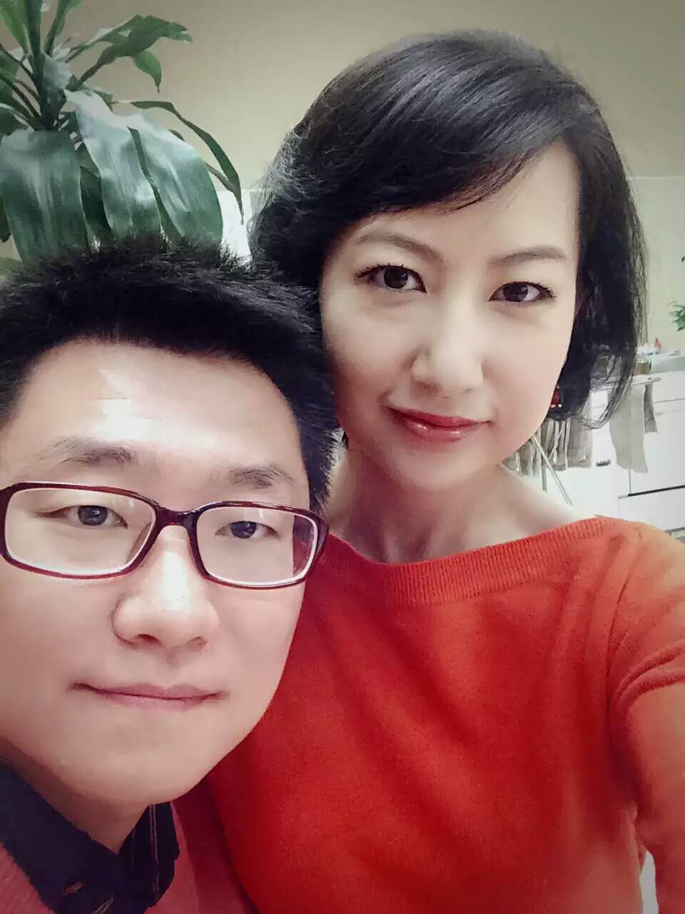 在爱人臂弯先行，窗外小雨滴滴答答，最后的日子也能如此精彩