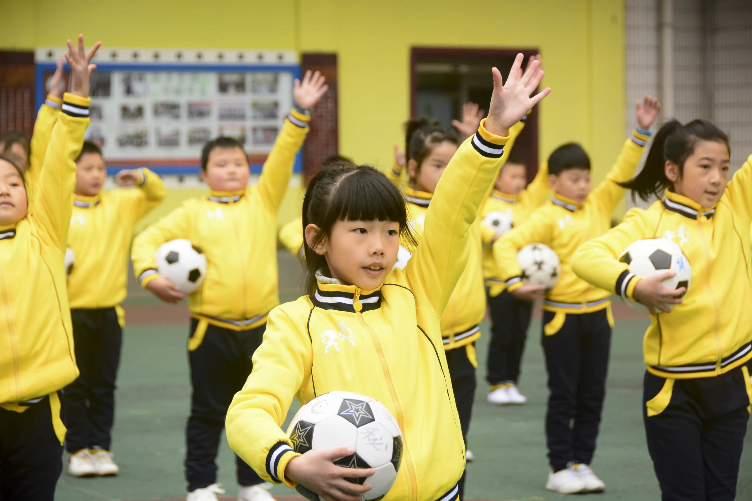 红山区第17小学足球啦啦操,三小校运会啦啦操