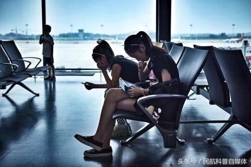 旅游坐飞机流程,旅游时坐长途飞机注意事项及攻略