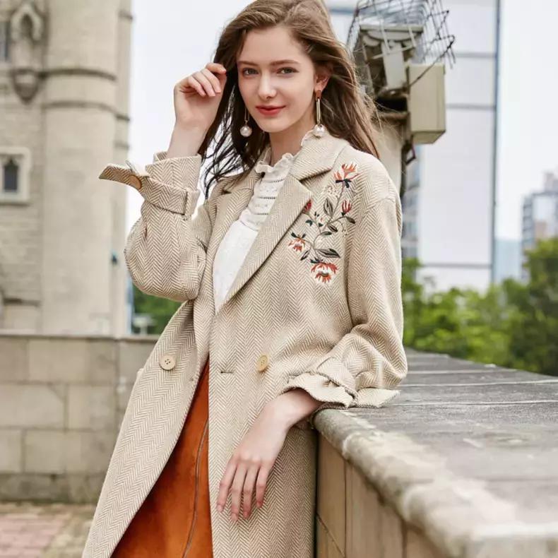 没穿刺绣呢大衣，勿怪今冬无亮点