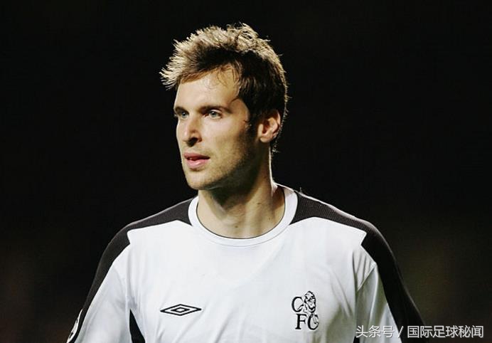 那些踢球开外挂的人,自带外挂的足球