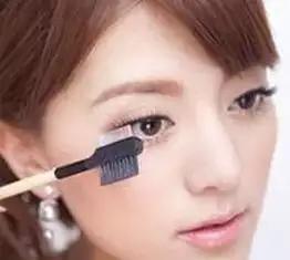 睫毛膏正确刷法视频,新手刷睫毛膏的正确方法