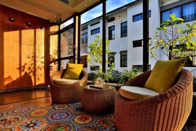 这栋小桥流水的民宿——“眷舍”