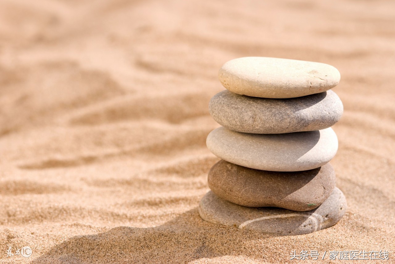 刮风沙子进眼睛里怎么办,风大眼睛进沙子怎么办