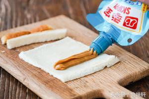 最简单的吐司卷做法,好吃到让人尖叫的吐司卷酥脆可口