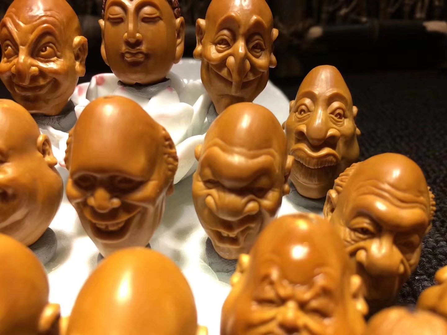 橄榄核雕中雅玩，憨豆，格格巫，泰森，爱因斯坦