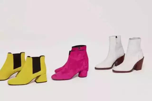 适合冬天小女生穿的黑色马丁靴,适合年轻小姐姐穿的衣服