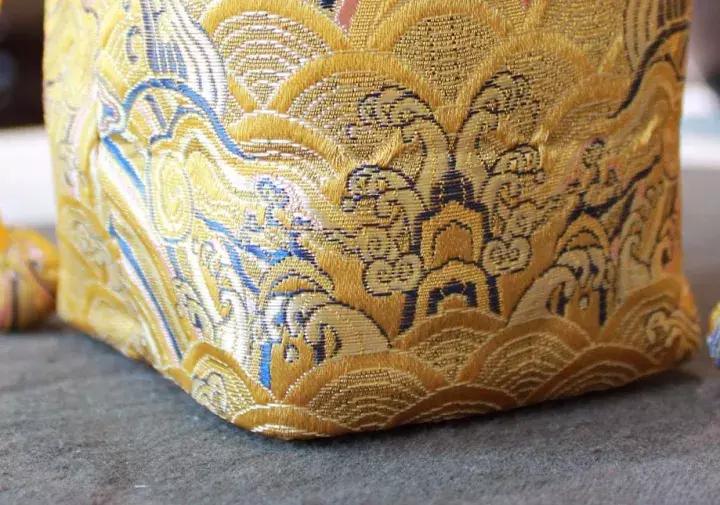 茶叶圈里有很多品茗杯袋,但是用云锦工艺做的不多!