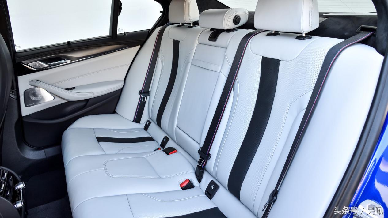 新m5后驱版值得买吗,新m5后驱和四驱对比