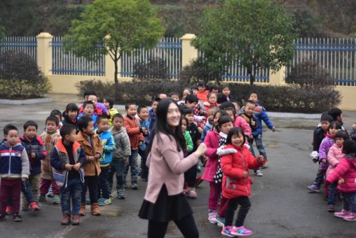 「SNG微公益」“爱心包”公益携手企鹅电竞主播温暖之行