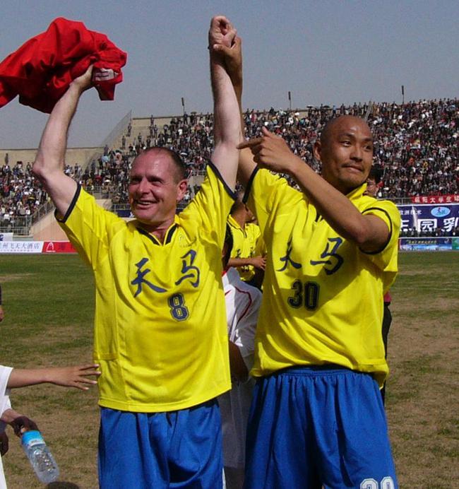 世界足坛最具争议人物之一，英格兰叛逆青年，他有*力暴**倾向