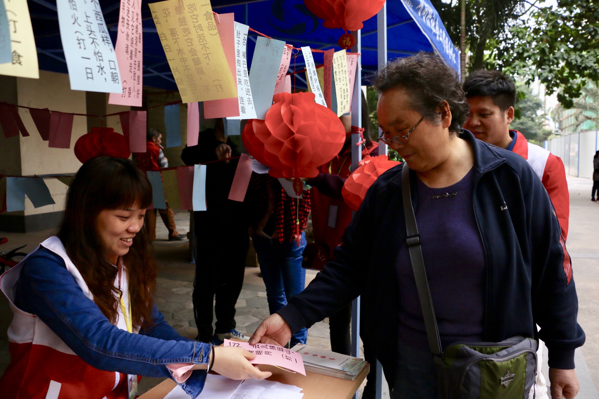 老公老婆被别人打,老公被老婆打的不敢还手