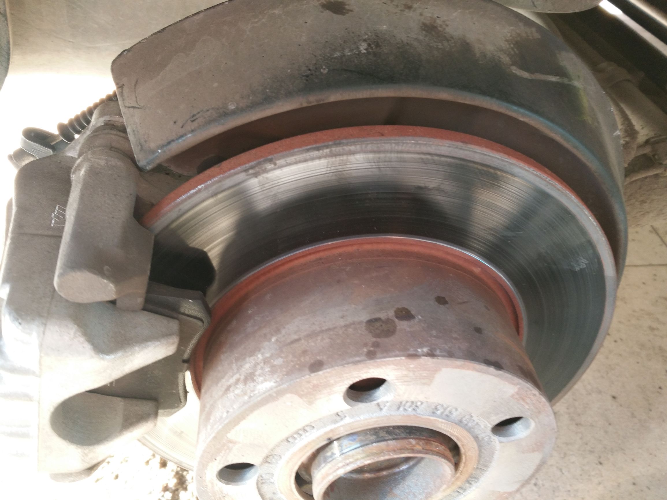 刹车失灵多踩几下就好了什么原因,刹车突然失灵了该如何制动