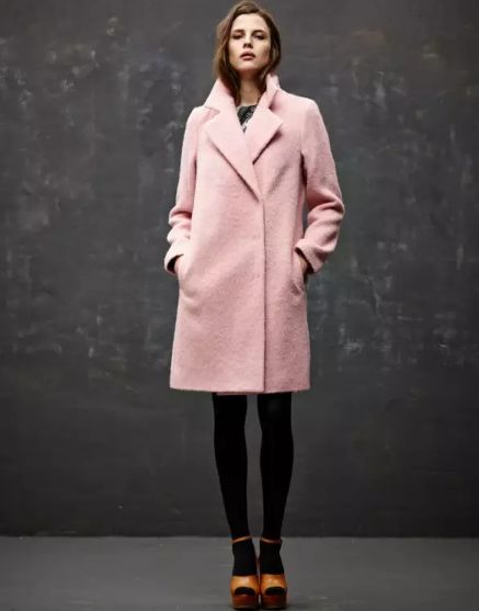 粉色大衣真的太好看了,穿上粉色衣服依然是少女