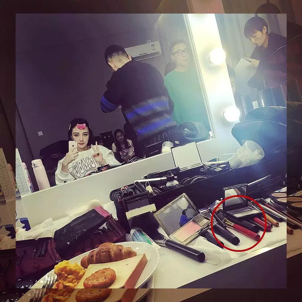 李小璐化妆台护肤品,李小璐化妆照片大全