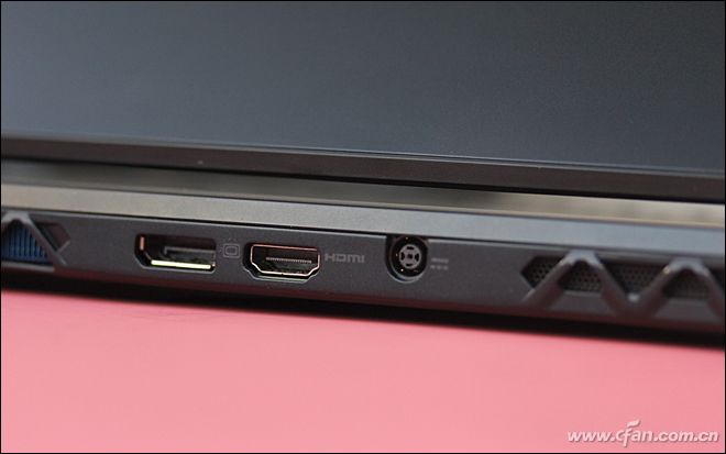 谁说超薄本不能流畅吃鸡？这款宏碁掠夺者Triton700表示不服！