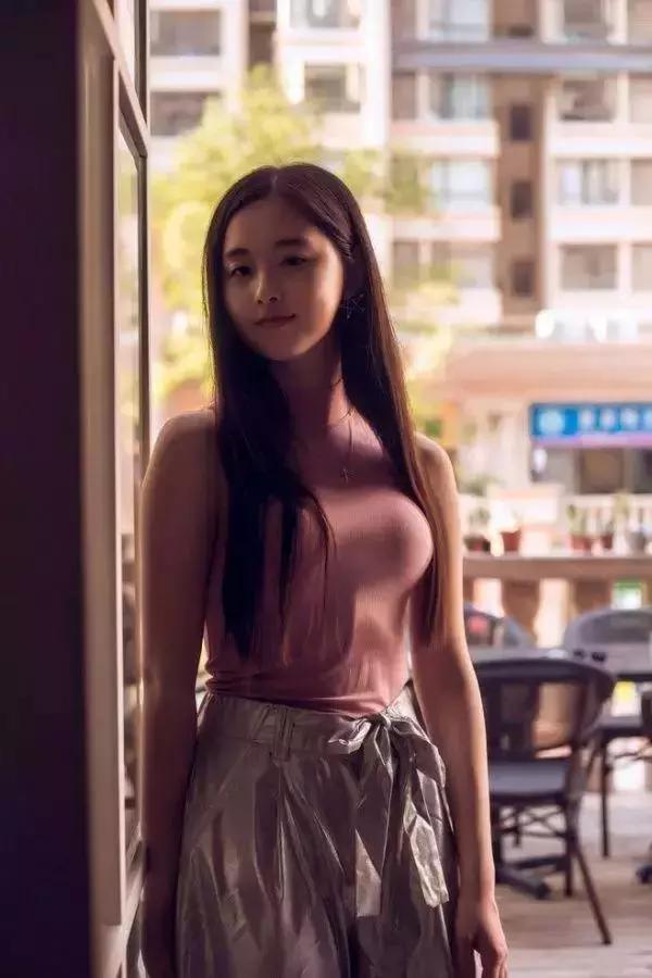 就这么直接插进去，不疼才怪呢，咋就那么猴急呢