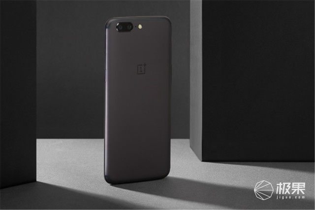 资深极客上手一加5T，顺便给你聊聊它的前世今生