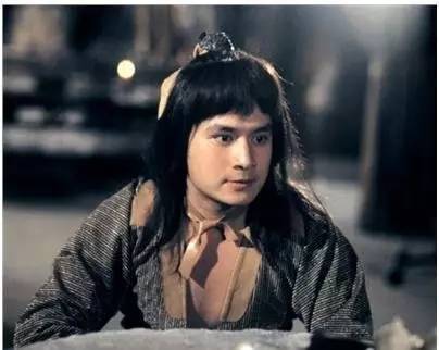 无厘头鼻祖，竟然是某大导演全家齐上阵黑武侠片的这部喜剧