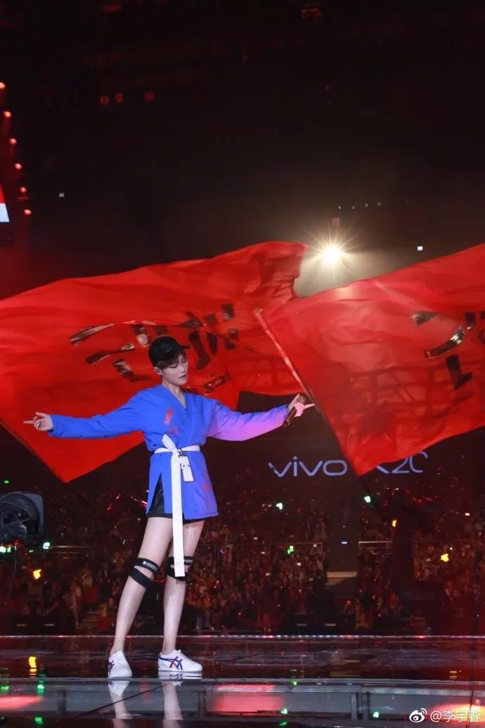 2022李宇春跨年压轴登场视频,跨年零点压轴李宇春