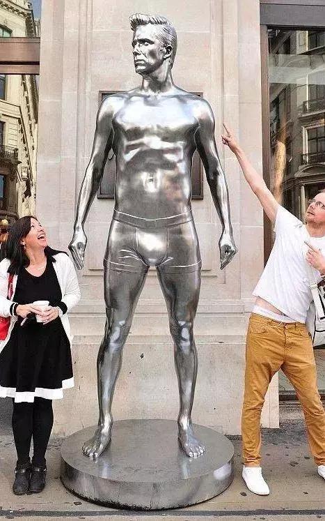 雕塑界的非洲“容祖儿”最近很火