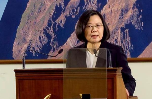 夜宿“立法院”铁链锁大门蔡英文果真会度日如年？