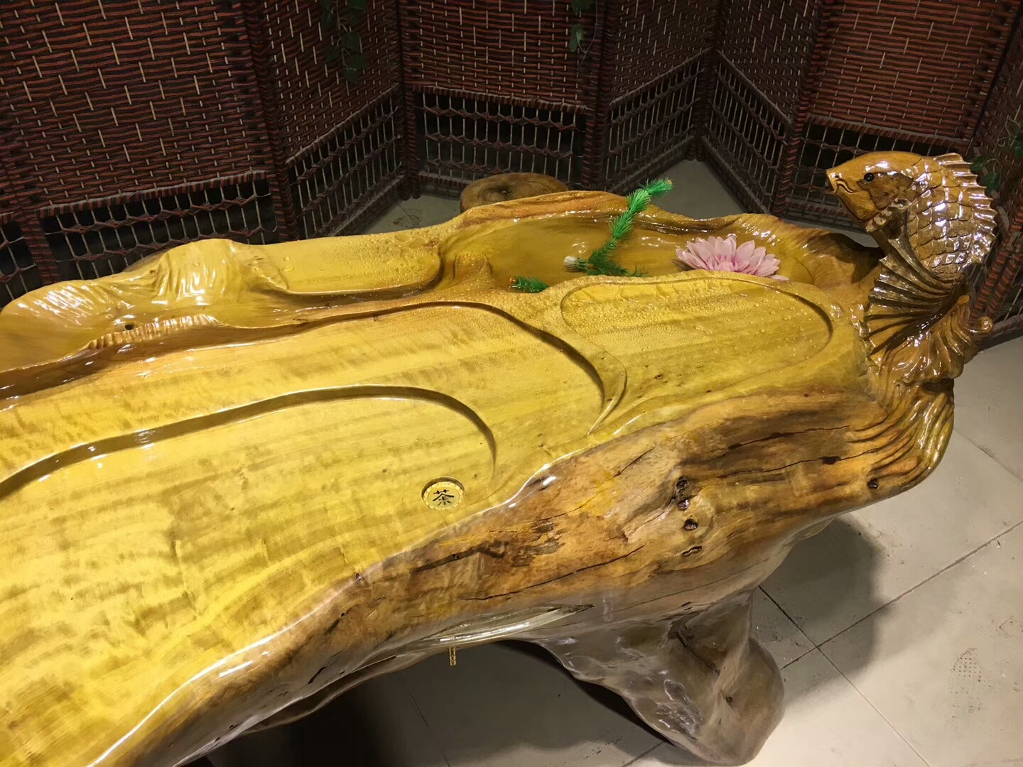 閲戜笣妤犳湪鏍归洉鑼跺彴娆ｈ祻,閲戜笣妤犳湪鏍归洉鑼跺彴鐩存挱