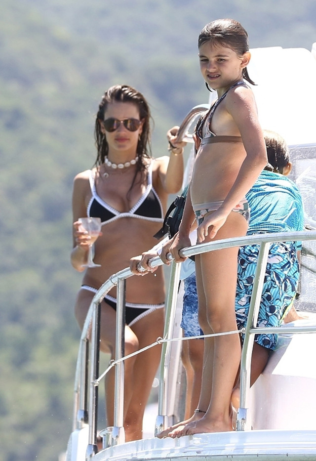 巴西超模亚历山大安布罗休写真,超模安布罗休全身照