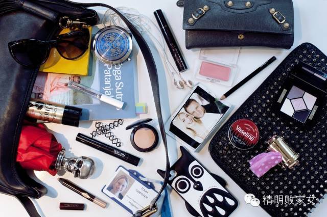 女孩子的包里到底装有什么,女人的包里都装什么