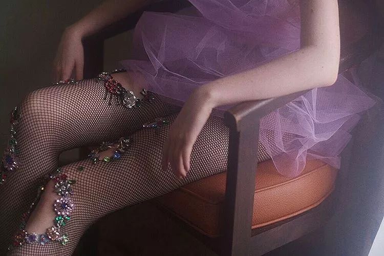 袜子怎么配长裤,小白袜的搭配方法