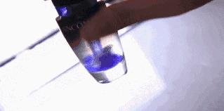 小黑瓶为什么是红色,小黑瓶是不是白里透红