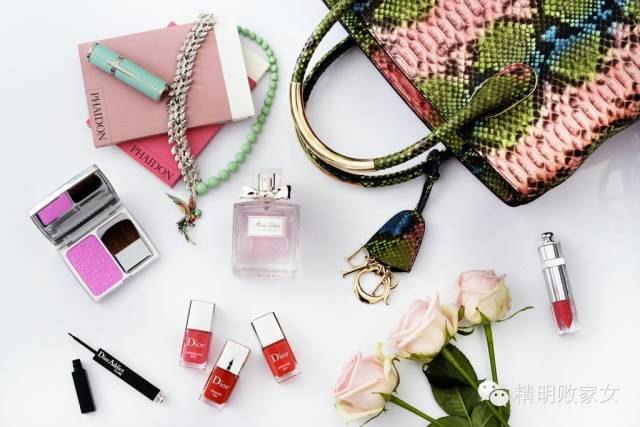 女孩子的包里到底装有什么,女人的包里都装什么