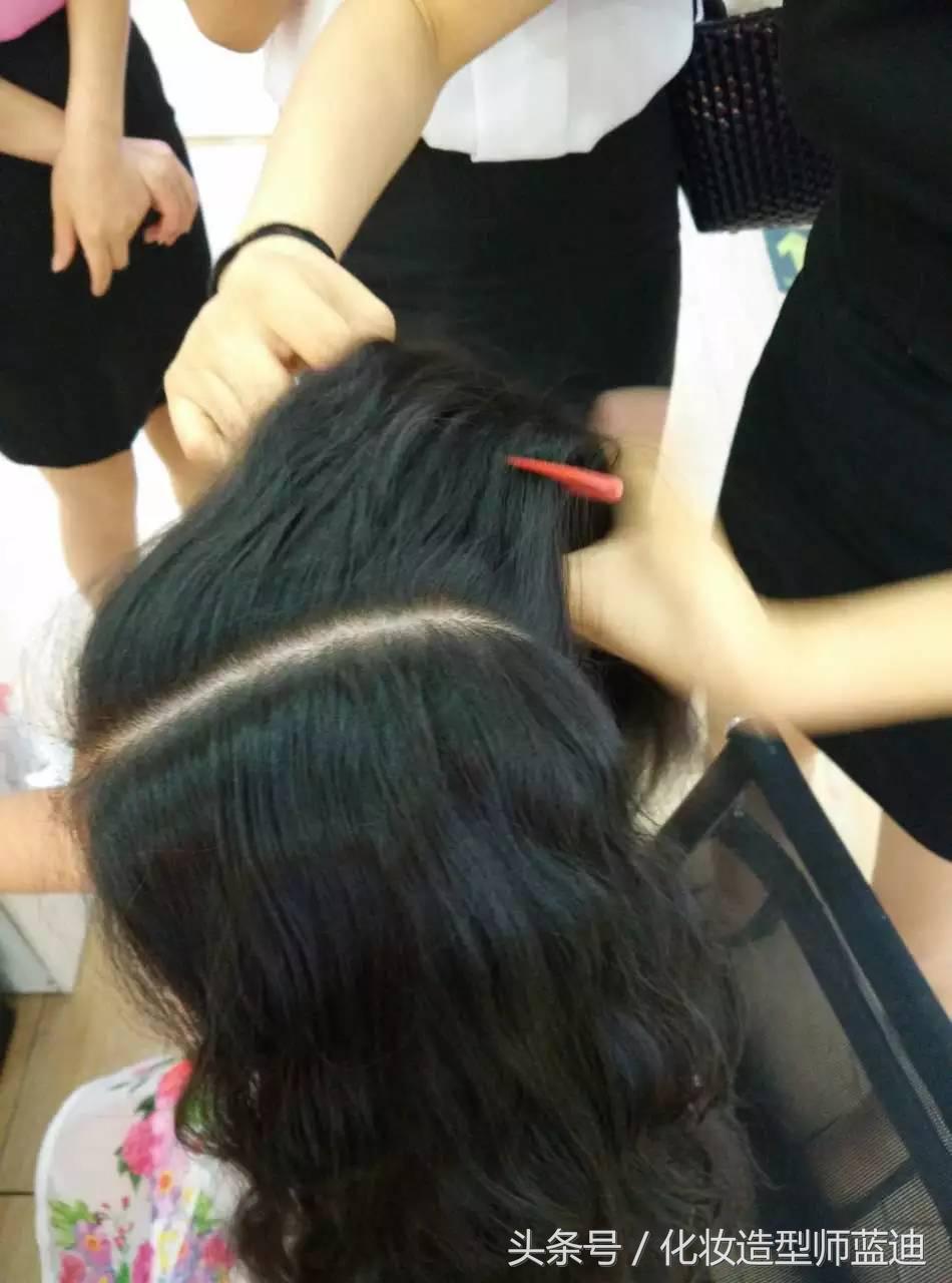 编发教程拉拉队,三股瀑布辫编发步骤图解