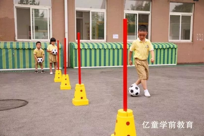 4-6岁足球启蒙小游戏,幼儿园好玩的足球小游戏有哪些