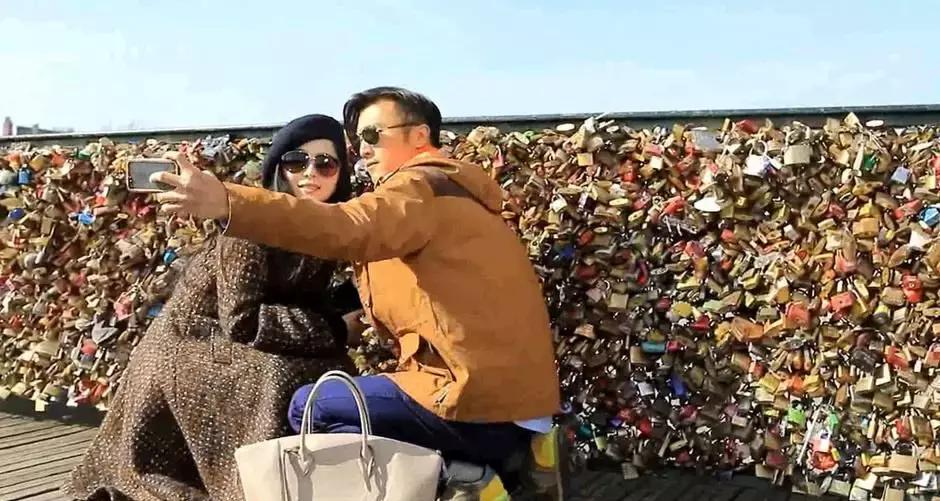 买三个lv包送什么,买lv三合一