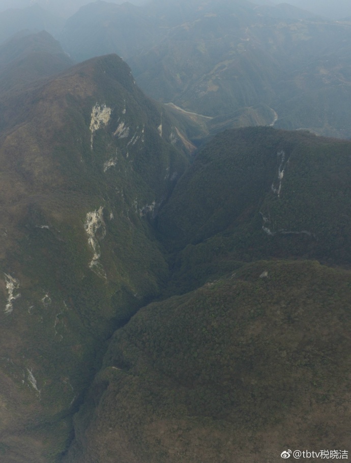 南漳老龙洞天坑视频,南漳县茅坪村老龙洞