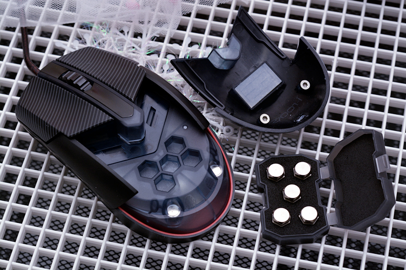 如果说樱桃是买盒子送键盘,那I-ROCKS锆Zr-60算是买盒子送鼠标了