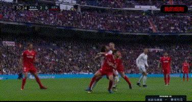 震惊足坛的手球,足球场上的手球