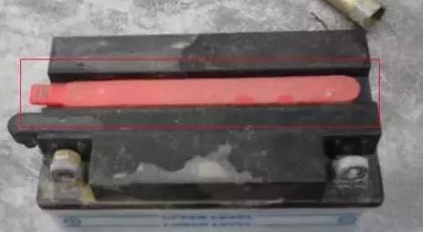 当踏板摩托车电瓶没电时该怎么办,踏板摩托车充手机充不进电怎么办