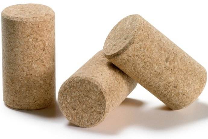 葡萄酒有浑浊沉淀物还能喝吗,葡萄酒漏液还能喝吗