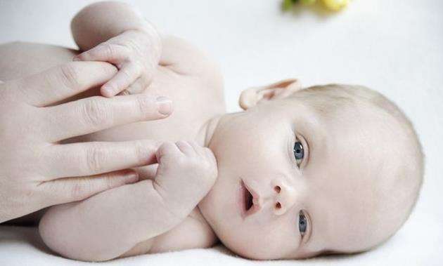 新生儿脐带和皮肤护理方法指导:错误的做法会让孩子受罪!