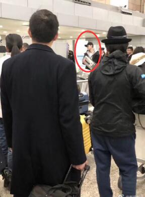 张翰过机场安检,张翰坐飞机安检