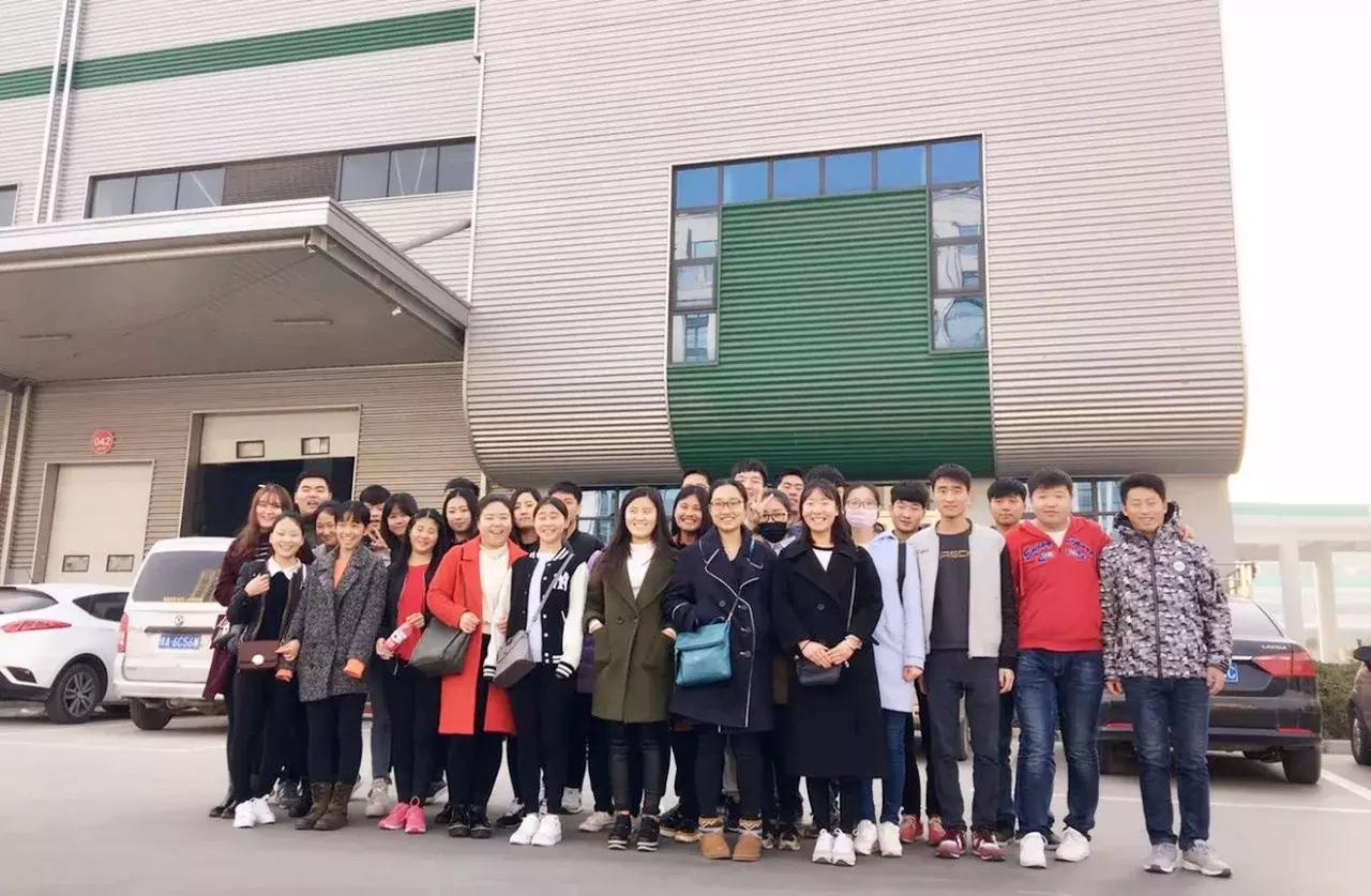 郑州耿直大妞美国开店，包下机舱，签了48个世界知名母婴品牌代理