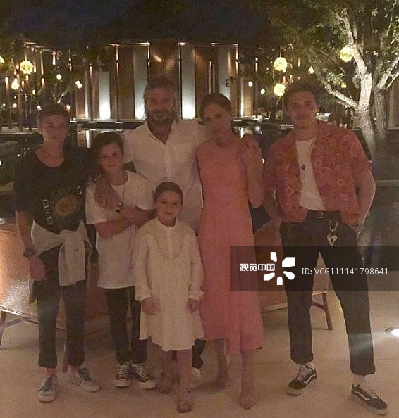 布鲁克林O型腿严重致身高成迷，妹妹小七可要负责到底