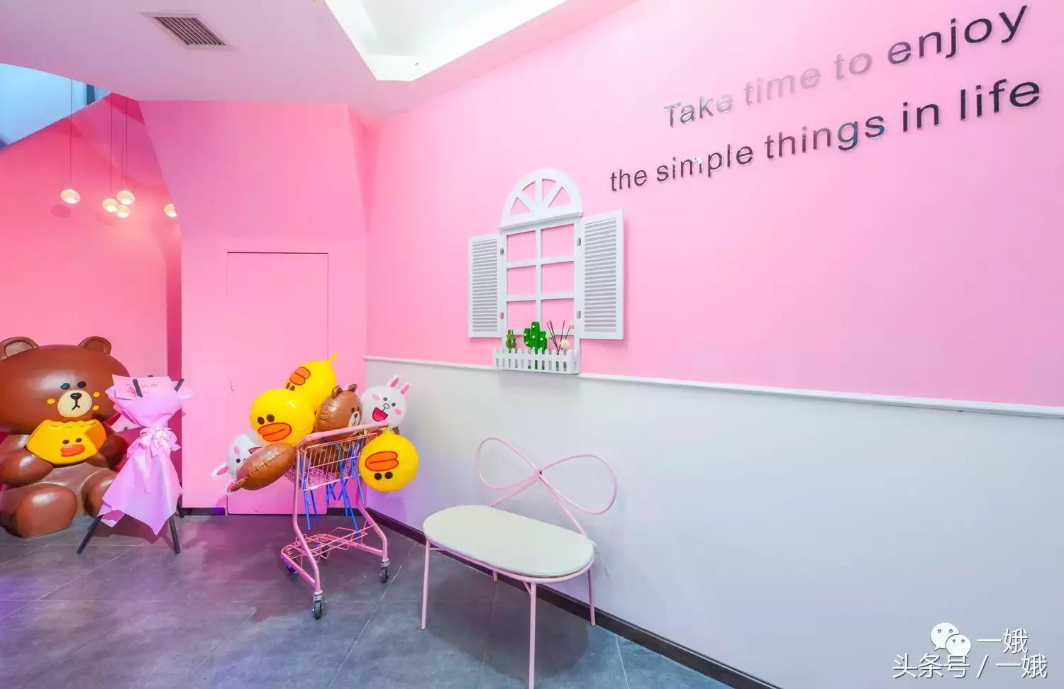 这里聚集了网红店的所有套路，但依然轻易俘获了我的少女心