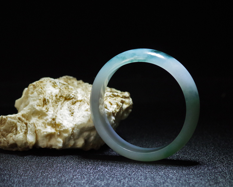 翡翠原石做手镯要多久,翡翠原石加工手镯加工费多少