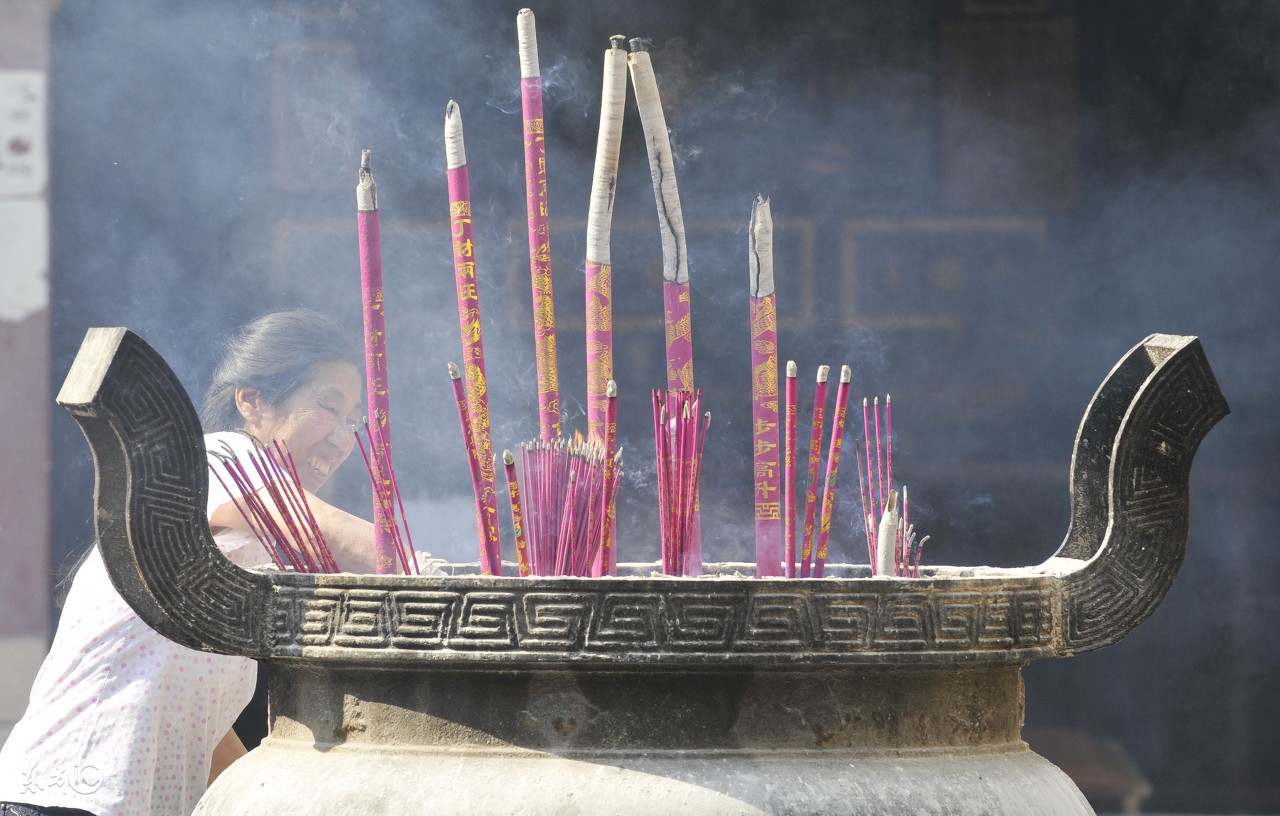 过年烧香拜佛注意事项,过年上香的讲究与禁忌